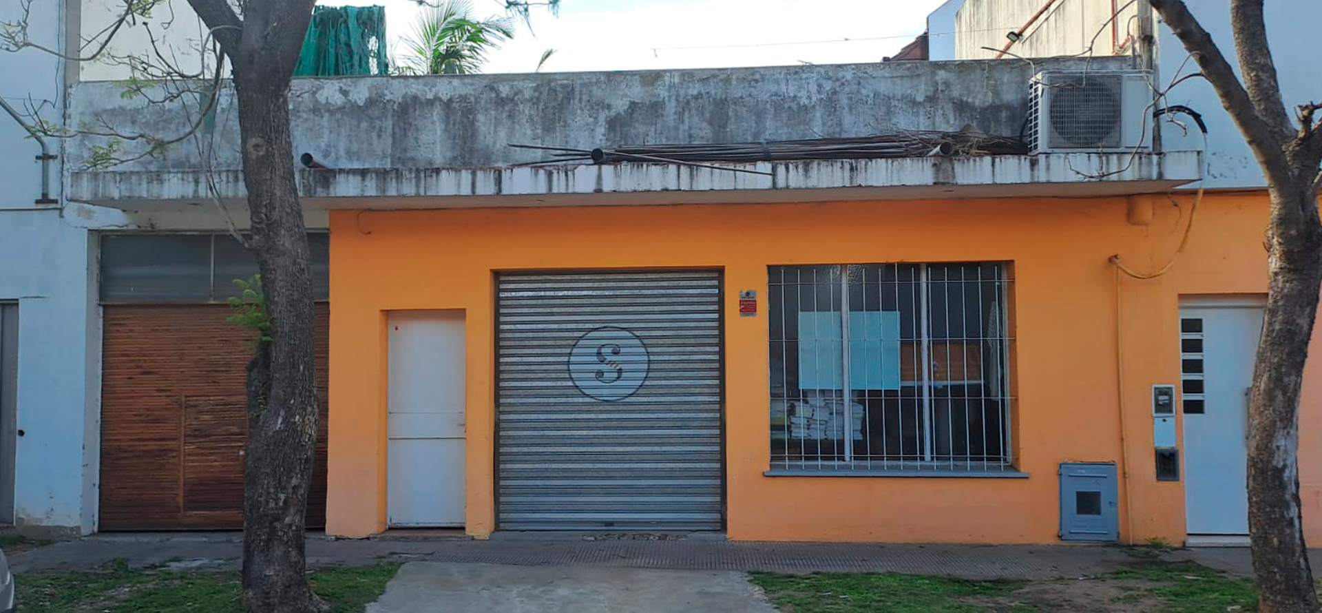 Departamento con local en venta en La Plata, 3 habitaciones, 1 ba&ntilde;o con cochera