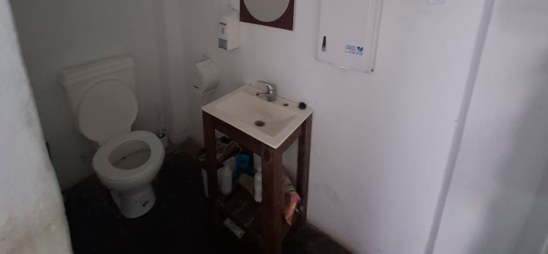 Departamento con local en venta en La Plata, 3 habitaciones, 1 ba&ntilde;o con cochera
