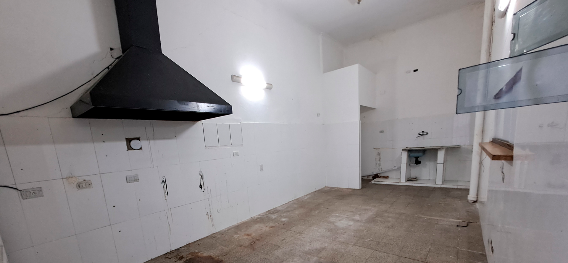 Local en venta en La Plata, 2 ba&ntilde;os