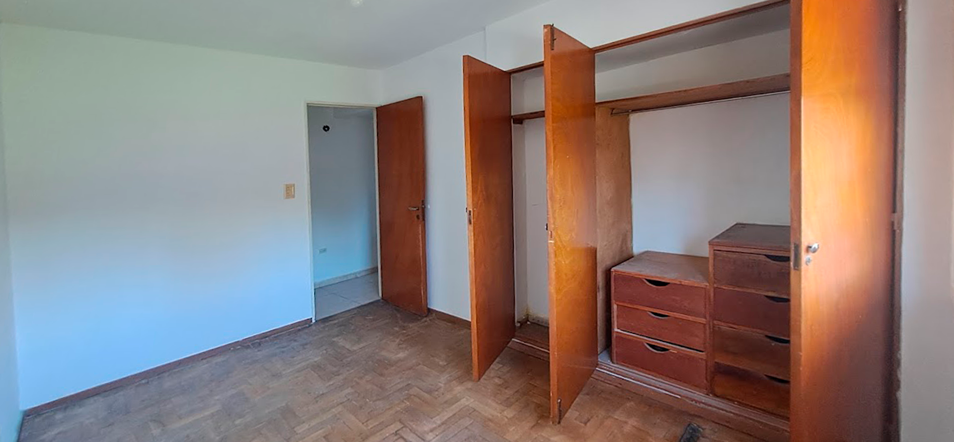 Departamento en venta en La Plata, 115m2, 3 habitaciones, 2 ba&ntilde;os con cochera