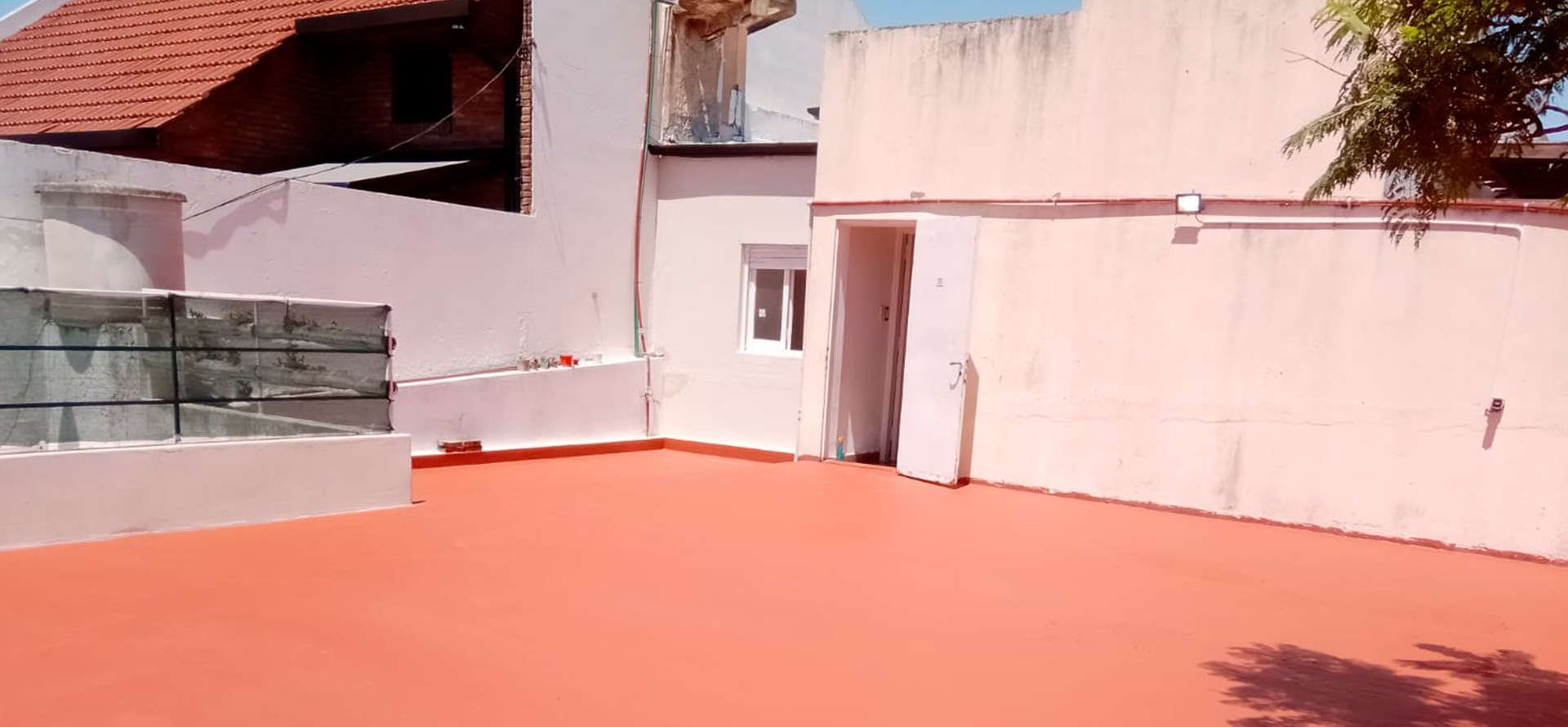 Departamento con local en venta en La Plata, 3 habitaciones, 1 ba&ntilde;o con cochera