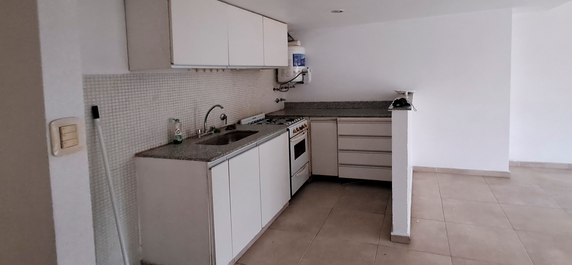 Departamento al frente en venta en La Plata, 1 o 2 habitaciones, 1 ba&ntilde;o