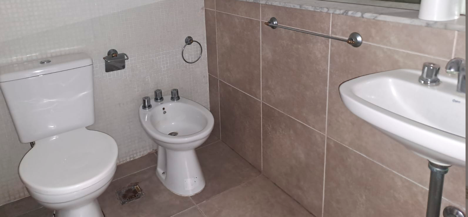 Departamento al frente en venta en La Plata, 1 o 2 habitaciones, 1 ba&ntilde;o