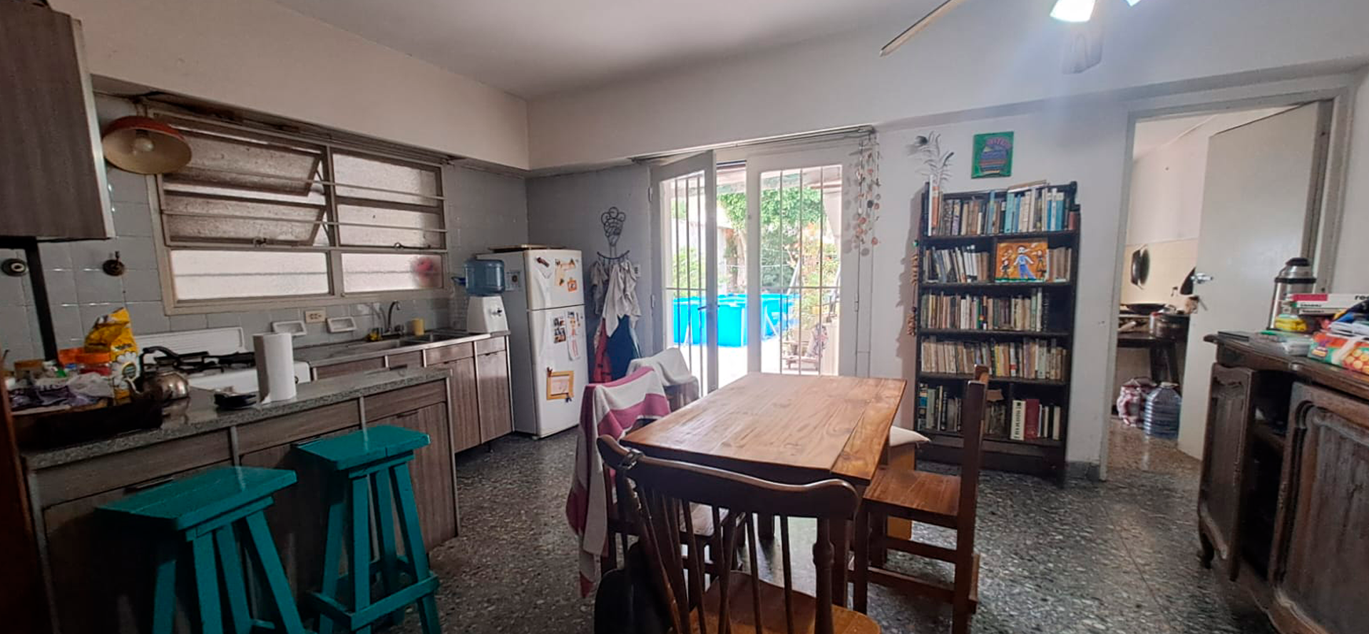Casa en venta en La Plata, 3 habitaciones, 2 ba&ntilde;os con cochera