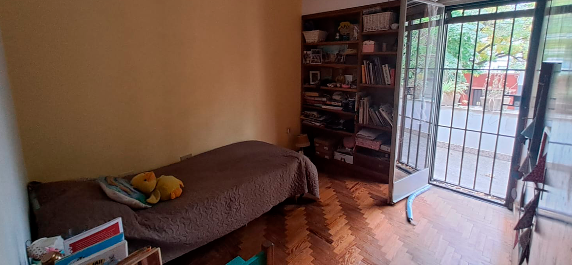 Casa en venta en La Plata, 3 habitaciones, 2 ba&ntilde;os con cochera