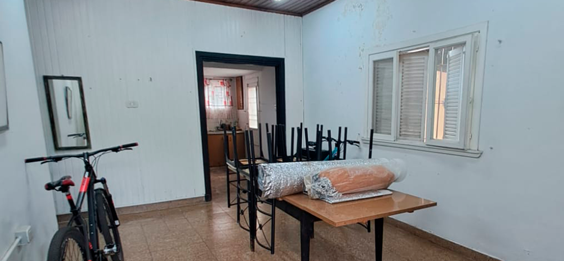 Casa en venta en Tolosa, 2 plantas, 4 habitaciones, 3 ba&ntilde;os, 3/4 cocheras
