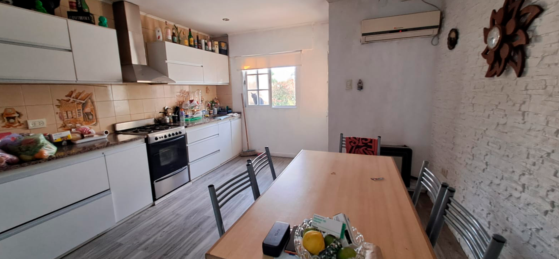 Casa en venta en Tolosa, 2 plantas, 4 habitaciones, 3 ba&ntilde;os, 3/4 cocheras